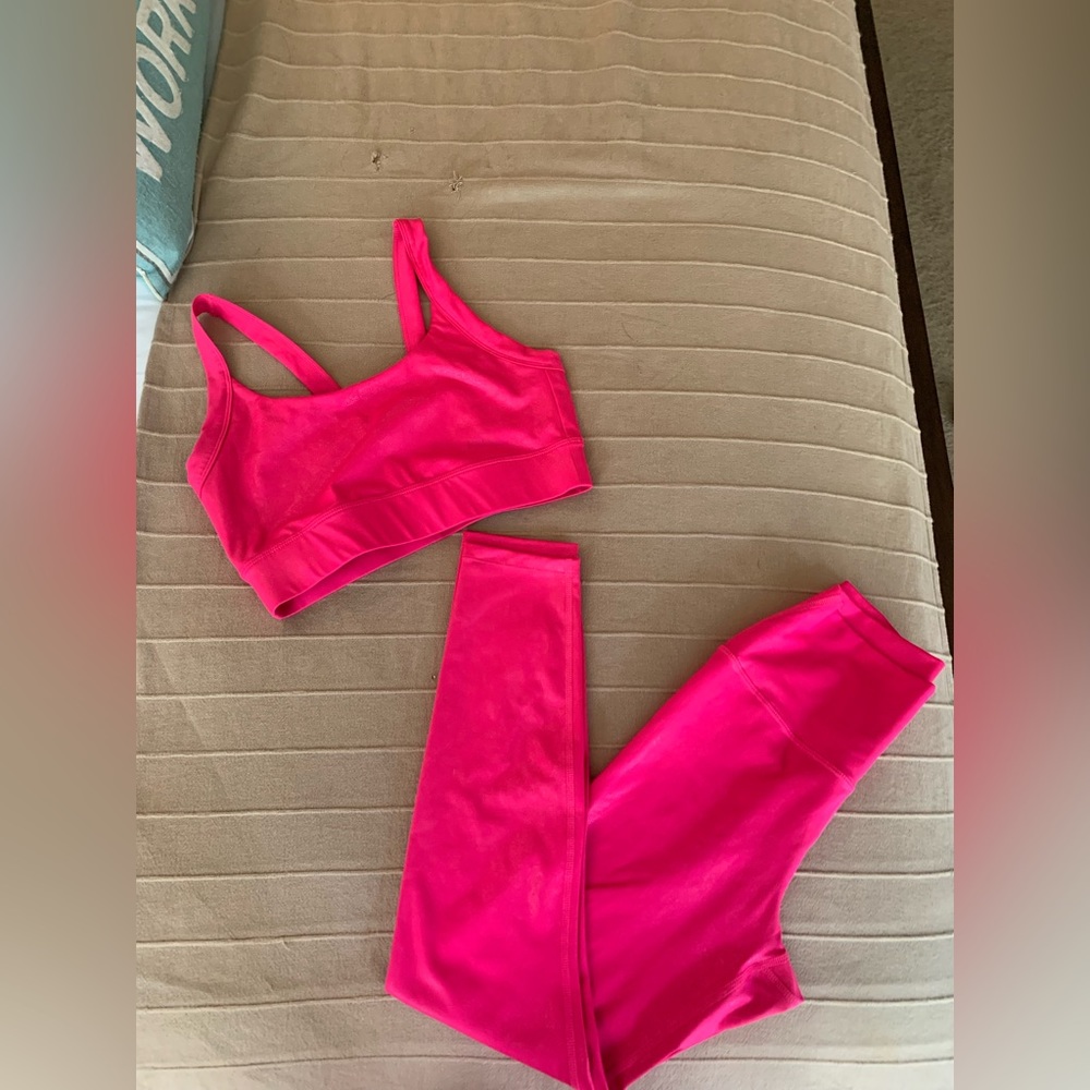 Carbon38 7/8 leggings and matching bra.